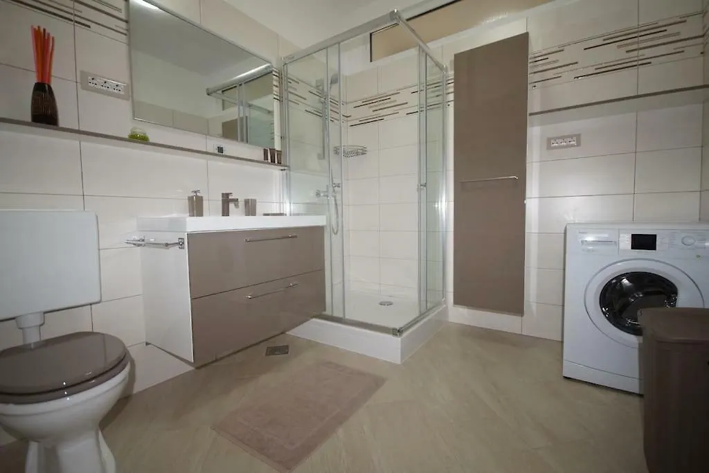 Apartment Nicoletta Pula 0*,  Croatia